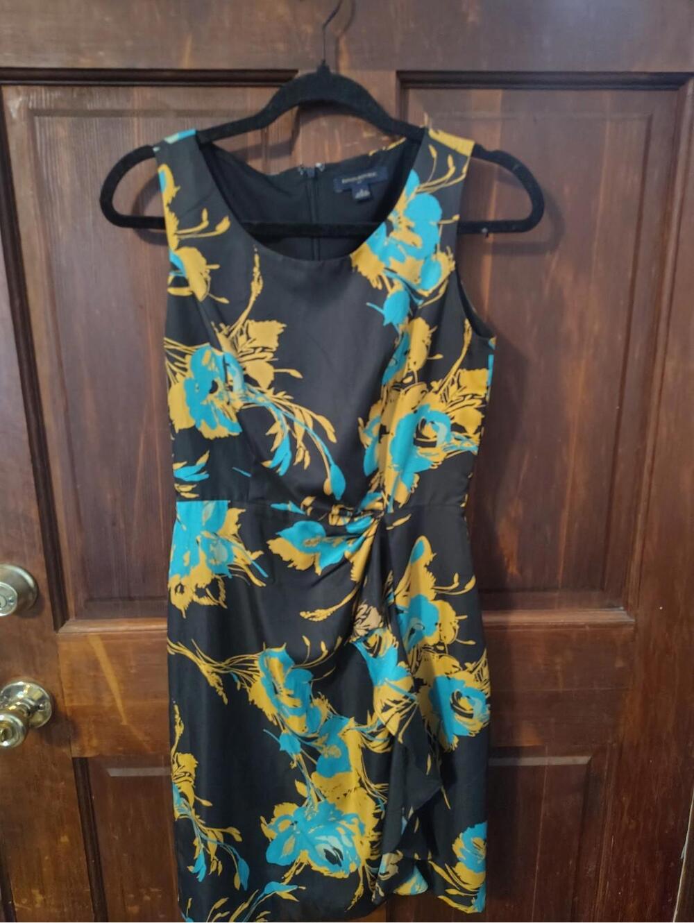 Banana Republic sleeveless faux wrap dress with a floral print Size 0